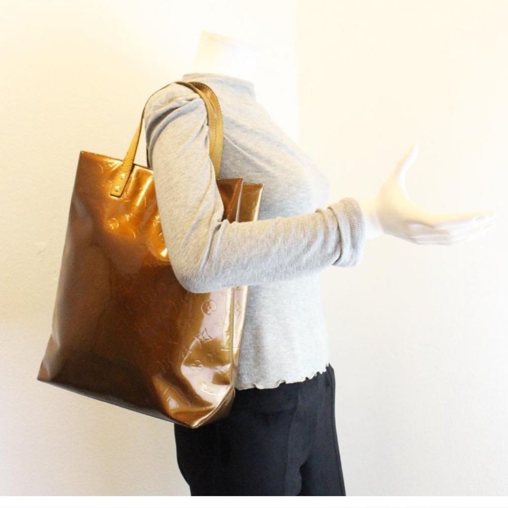 LOUIS VUITTON Bronze Vernis
Reade MM 100% Authentic